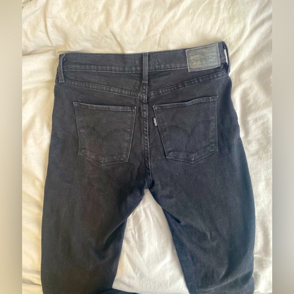 Like NEW - Levi's 311 Shaping Skinny Black Women's Jeans - Picture 1 of 6